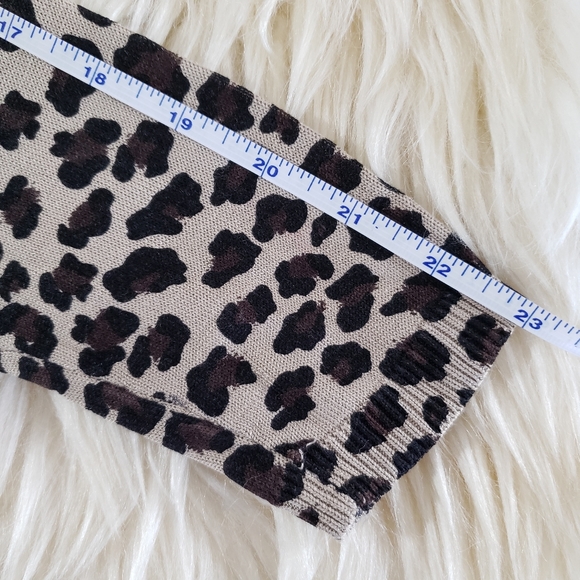 EUC August Silk Knits Leopard Print Cardigan 100% Silk Size M - Picture 10 of 11
